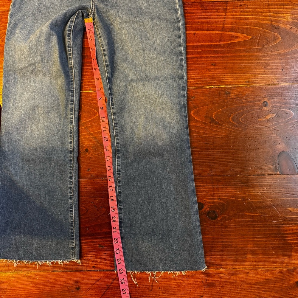 Banana‎ Republic Factory- Cropped Bootcut- Raw Hem. Size 4 - Picture 7 of 11